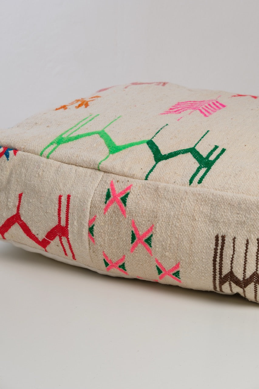 Hand-woven pouf BYED