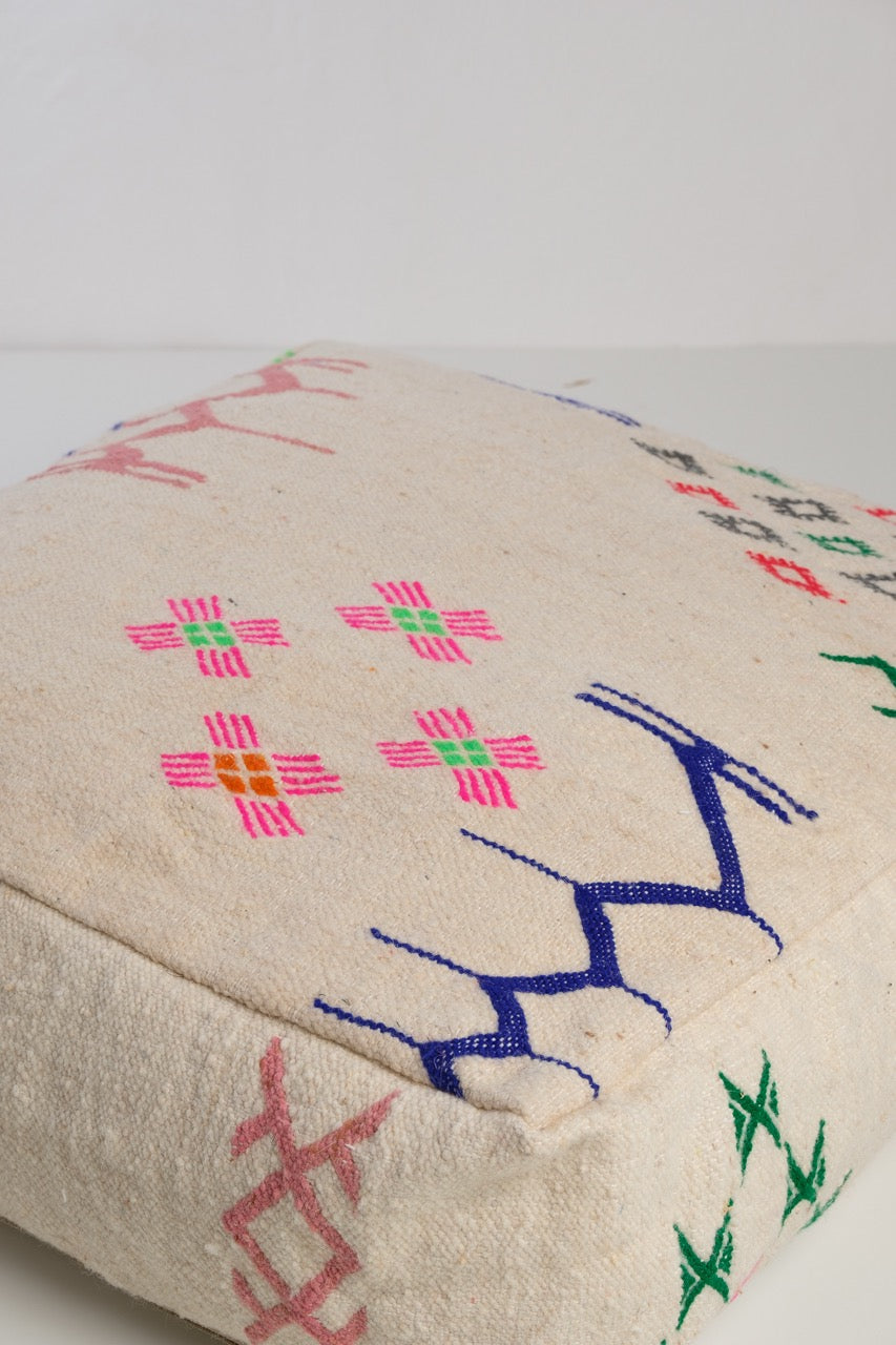 Hand-woven pouf BYED