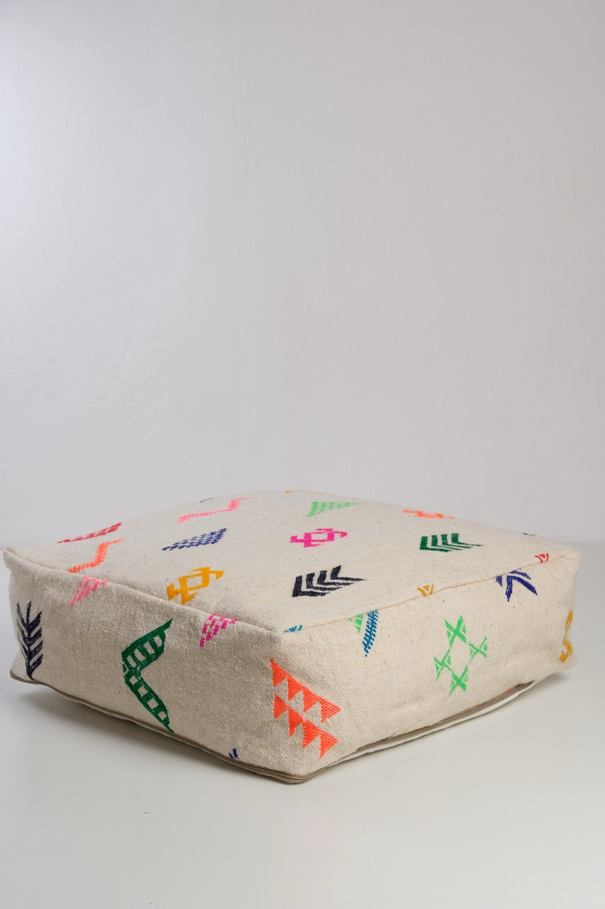 Hand-woven pouf FANIDI