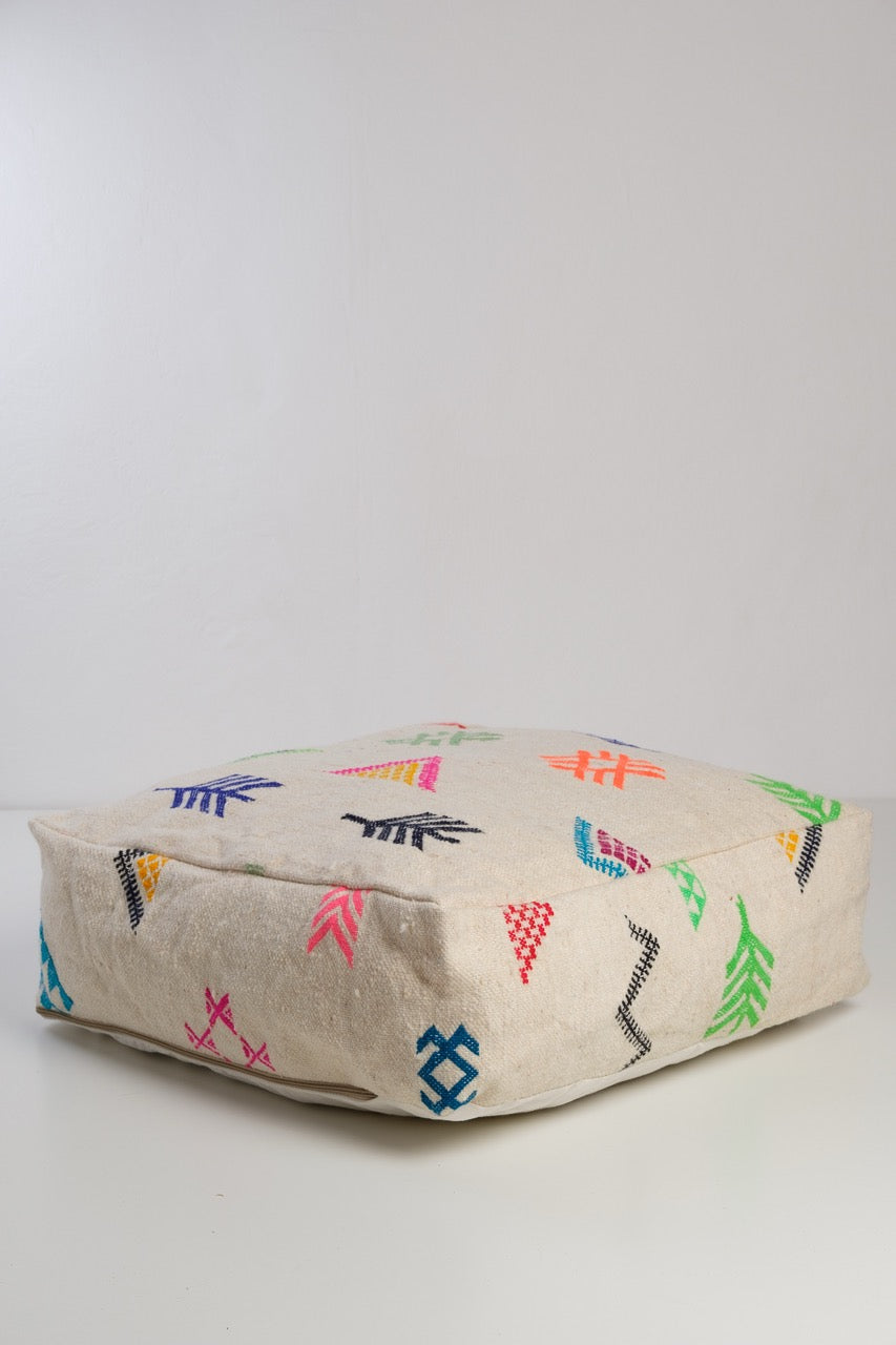 Hand-woven pouf FANIDI