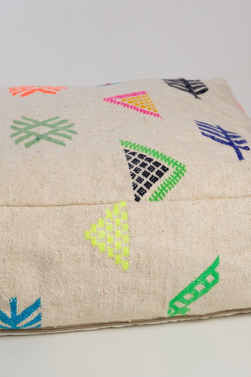 Hand-woven pouf FANIDI