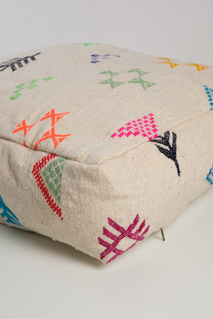 Hand-woven pouf FANIDI