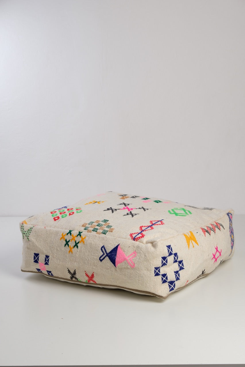 Hand-woven pouf GROUNA