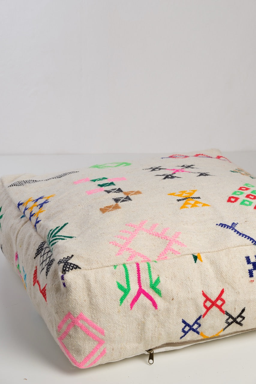 Hand-woven pouf GROUNA