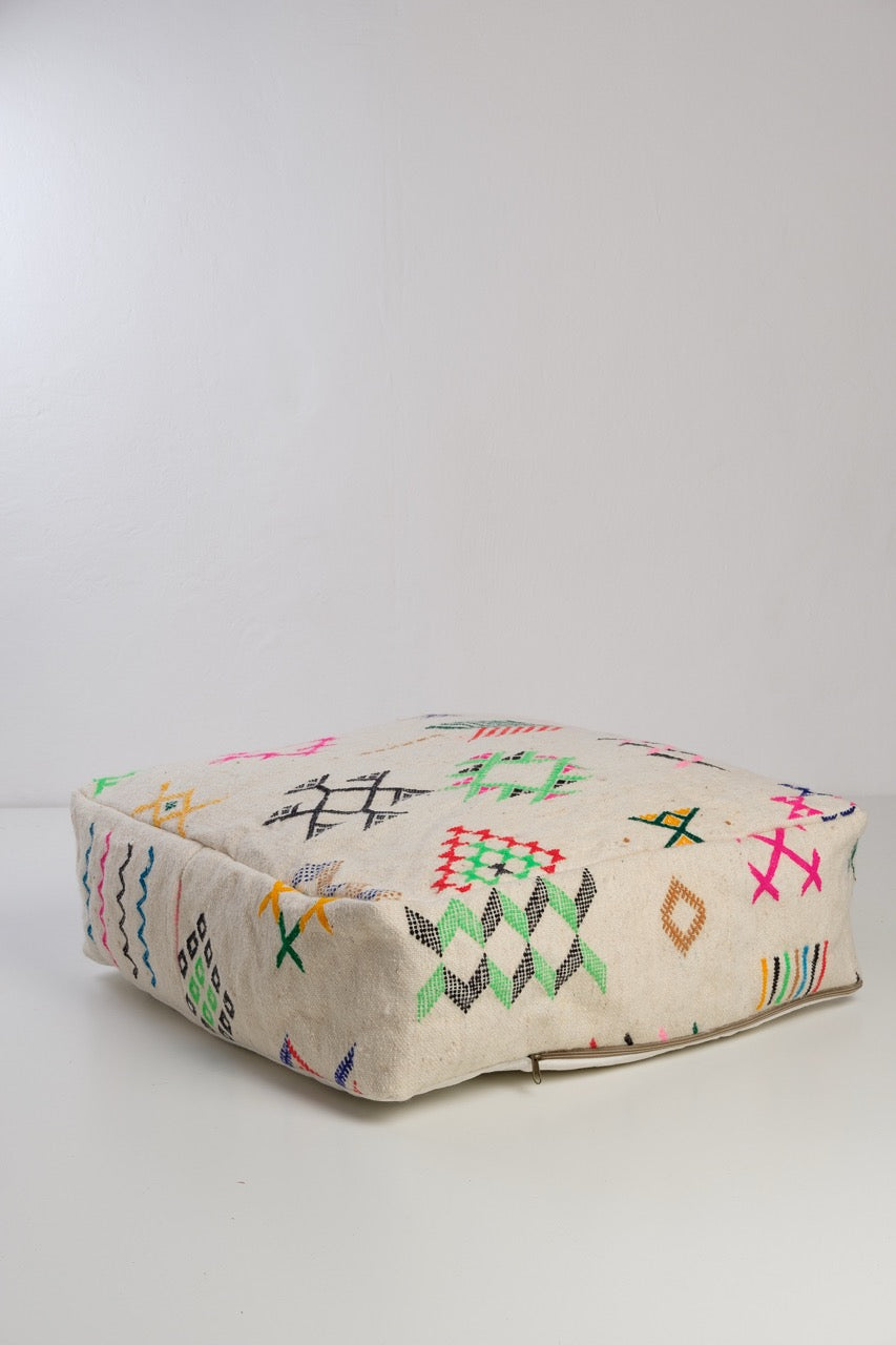 Hand-woven pouf GROUNA