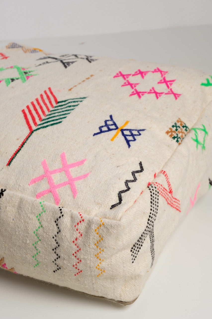 Hand-woven pouf GROUNA
