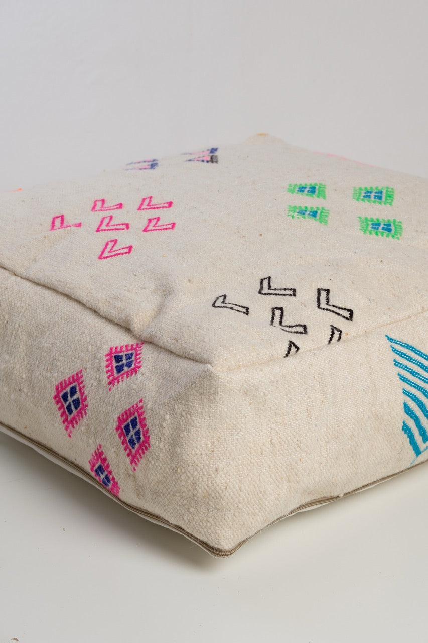 Hand-woven pouf ZREQ