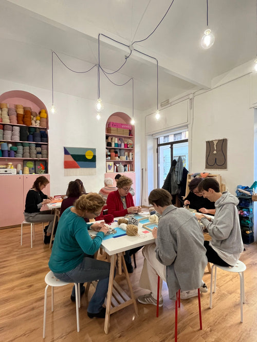 Corso di tessitura per principianti a Torino, tecniche base di tessitura su telaio a cornice. 